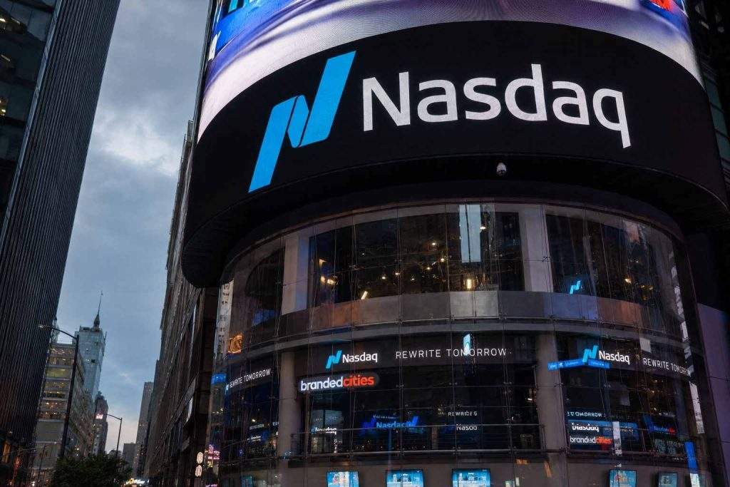 Nasdaq Rises in U.S. Trade, Led by Chip Stocks Despite Broader Weakness US Stock Futures: Nasdaq Outperforms Amid Chip Recovery; Broad Indexes Trail
