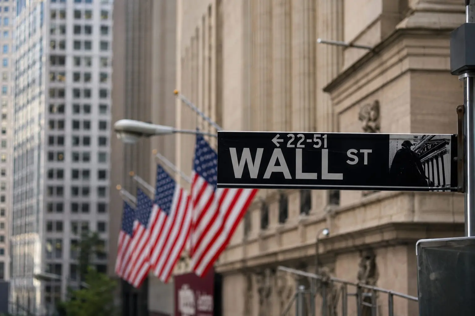 US stocks: A 922-point Dow tug-of-war masks broader Wall Street gains