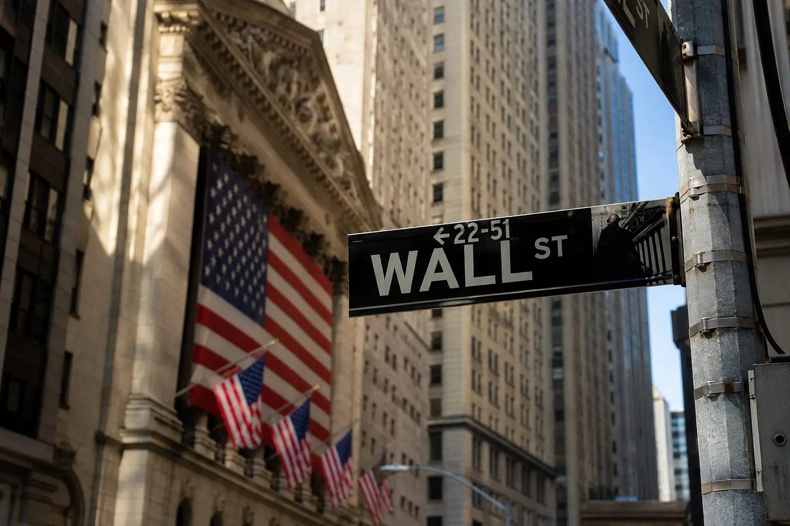 US Stocks Finish Up Even as 15% Drop in Chips Obscures Broad Sector Shift