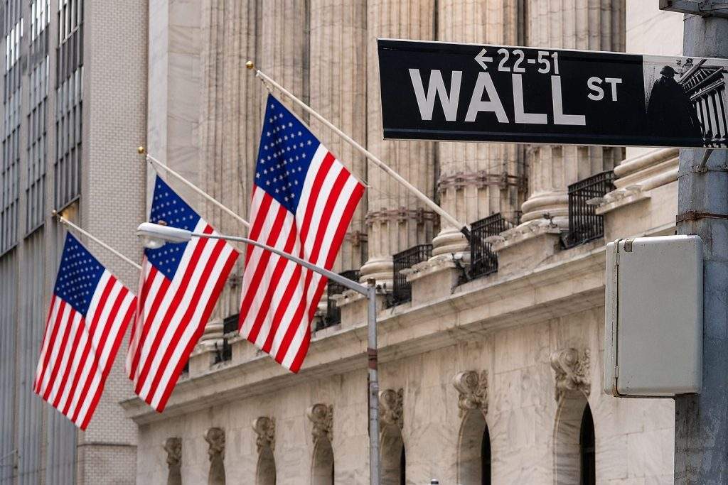 US stocks fall as AI-chip downturn highlights index concentration vulnerability