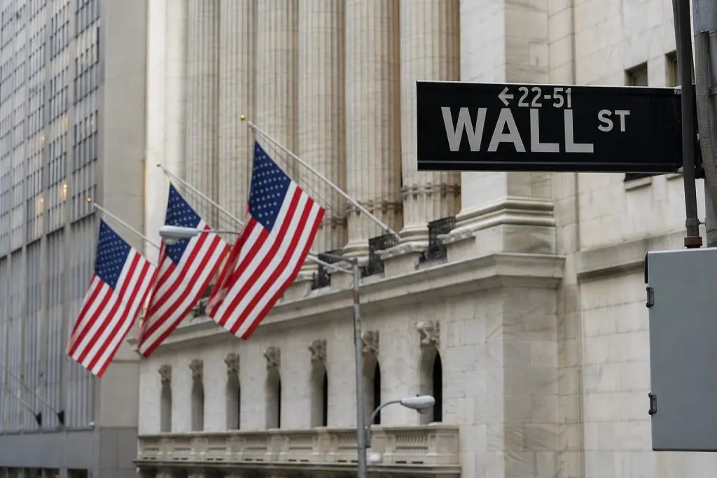 US equities end down; chip gains recover just 2.4% of bear market fall