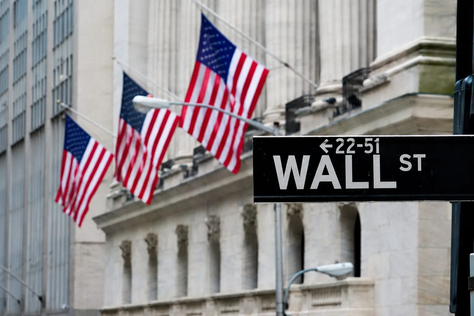 Wall Street ends lower; chip decline highlights S&P 500 concentration risk