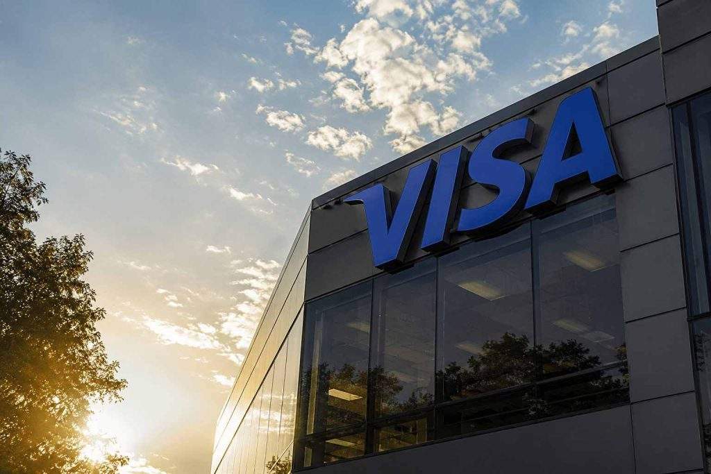 Visa (NYSE:V) Shares Dip as Cross-Border Income Trails Growth in Payment Volume