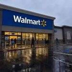 Walmart shares (NASDAQ:WMT) outperform S&P 500 over the week as COO transition puts premium valuation under scrutiny