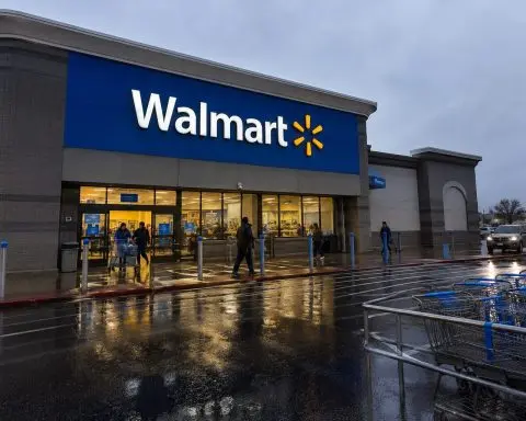 Walmart shares (NASDAQ:WMT) outperform S&P 500 over the week as COO transition puts premium valuation under scrutiny