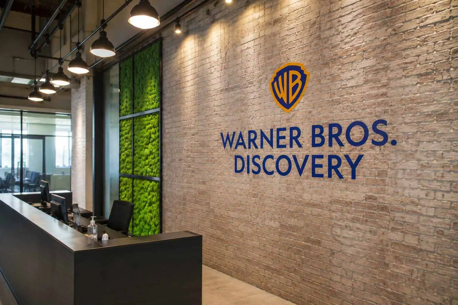 Warner Bros. Discovery (NASDAQ:WBD) rises 3.2% as cash-offer gap persists – Investing.com