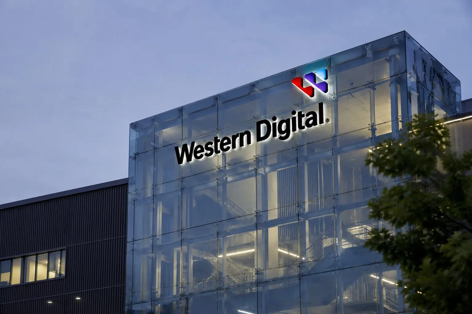 Western Digital Stock (NASDAQ:WDC) Gains 9% Despite Friday Selloff as Profit Estimates Climb