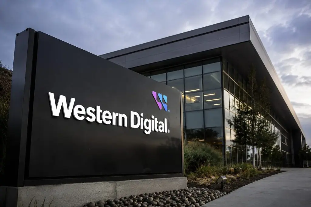 Western Digital Stock Selloff Exposes a $240 Wall Street Split on AI Storage