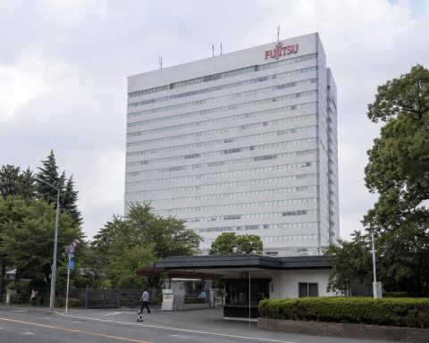 Mercado de valores asiático hoy 28/08/2026 [UPDATE: 12:57 SGT] [Fujitsu y NEC lideran Japón mientras las pérdidas de chips en Corea se profundizan]