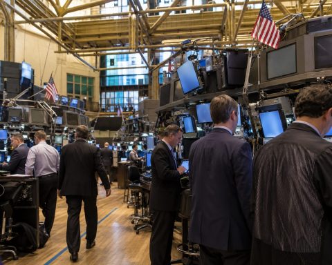 US-Aktienmarkt heute 08/26/2026 [UPDATE: 10:24 EDT] [Nasdaq verringert Eröffnungsverlust, da Meta vor Nvidia springt]