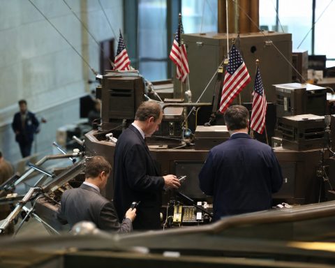 US-Aktienmarkt heute 08/26/2026 [UPDATE: 11:09 EDT] [Nasdaq-Verlust vertieft sich, da Renditen vor Nvidia-Ergebnissen steigen]