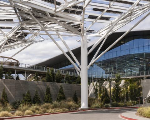 Mercado de valores de EE. UU. hoy 08/26/2026 [UPDATE: 13:13 EDT] [El Nasdaq cae un 0,5% mientras el PCE alto eleva las apuestas sobre Nvidia]