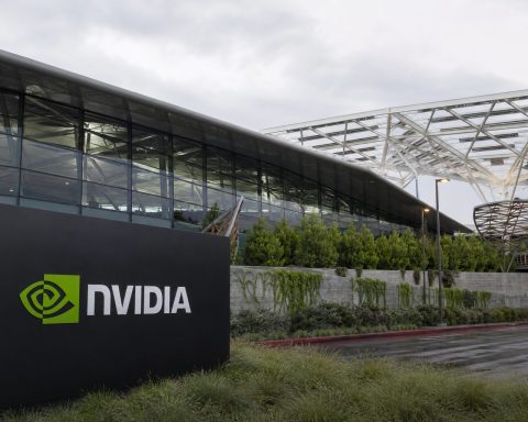 Rynek akcji USA dzisiaj 08/26/2026 [UPDATE: 19:14 EDT] [Nvidia utrzymuje wzrost o 4,3%, Salesforce kontynuuje rajd AI]