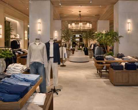 Abercrombie shares surge 35.7%, market value boosted by $1.7 billion on higher outlook