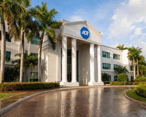 ADT Faces 10,000 Outage Queries Against $360 Million Monthly Revenue, Stock in Focus