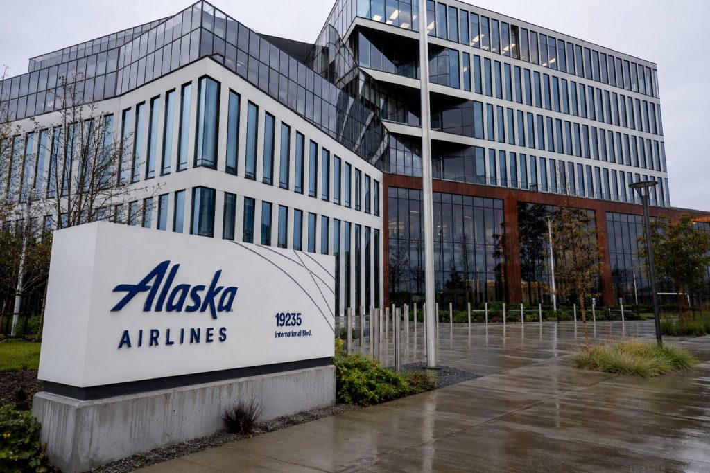 Alaska Air Drops 3.7% as Lala Puts $123 Million Hawaii Storm Benchmark to Test