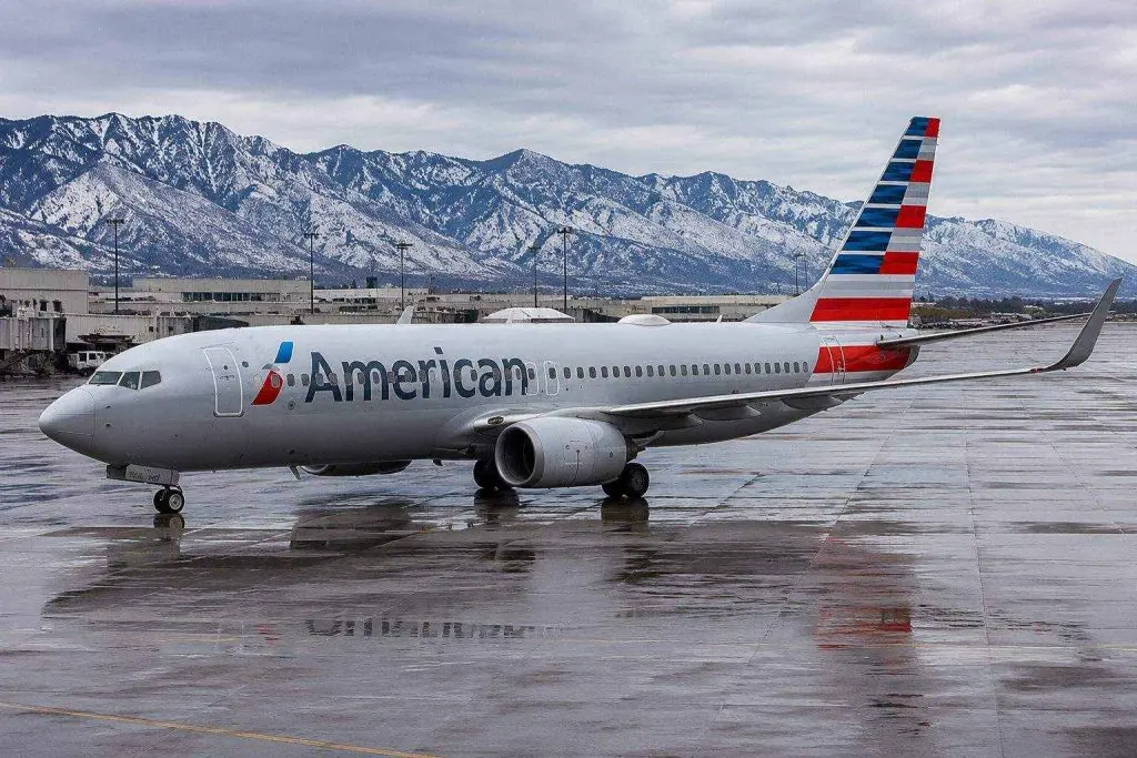 American Airlines Group Inc. (NASDAQ:AAL) Shares Rise While Oil Drop Lowers Fuel Costs; Margin Differential Remains