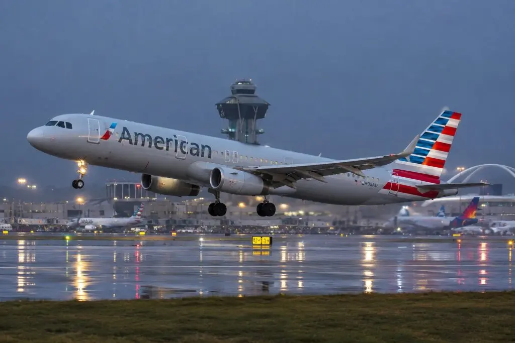 American Airlines Group (NASDAQ:AAL) Shares Drop With Fuel Costs Consuming Nearly All Revenue Growth