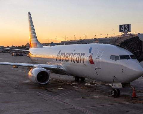 American Airlines (NASDAQ:AAL) Rises 4.4% as Shares Closes, Fuel-Cost Increase Matches 15% Company Value