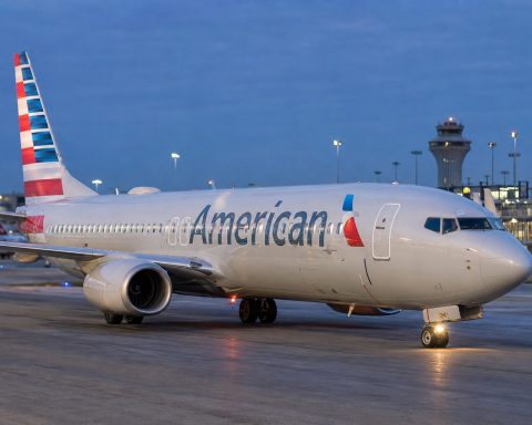American Airlines Shares Dip 2.7%, With O’Hare Tire Incident Accounting for 0.1% of Fleet