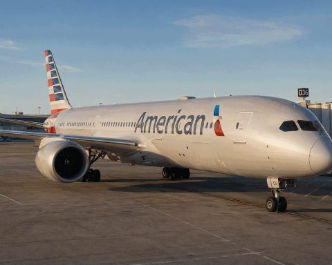 American Airlines Shares Drop 1.4% as 10-Cent Change in Fuel Prices Hits $450 Million