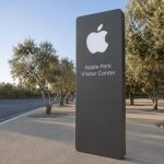 Apple Stock: iPhone 18 Split Launch Puts 49.6% of Revenue on a Premium-Mix Test