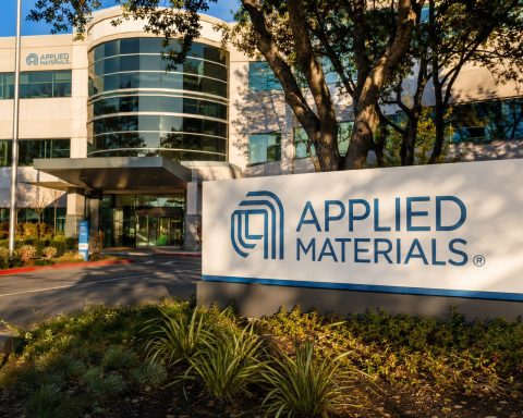 Applied Materials Drops 5.2% as Stagnant 50.4% Margin Raises Questions on 32x AI Multiple