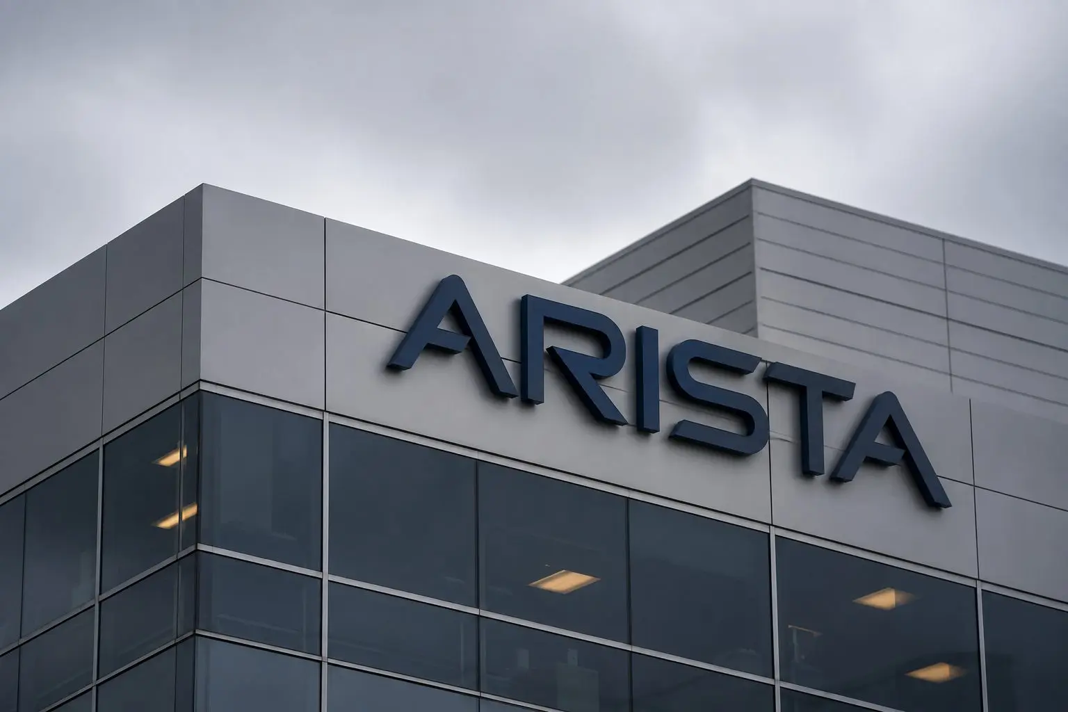 Arista Networks (NYSE:ANET) Shares Gain Following $3.3 Billion Outlook and Stronger Demand