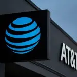 AT&T Shares Fall as Starlink Mobile Plan Challenges Cash-Flow Resilience