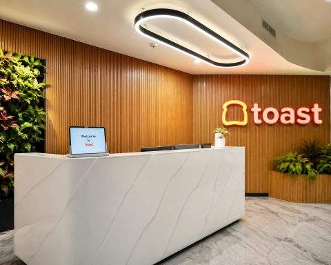 Toast Shares Dip Post-Market Despite Beating Revenue Estimates as Hardware Inventory Weighs on Cash Flow