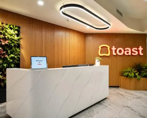 Toast Shares Dip Post-Market Despite Beating Revenue Estimates as Hardware Inventory Weighs on Cash Flow