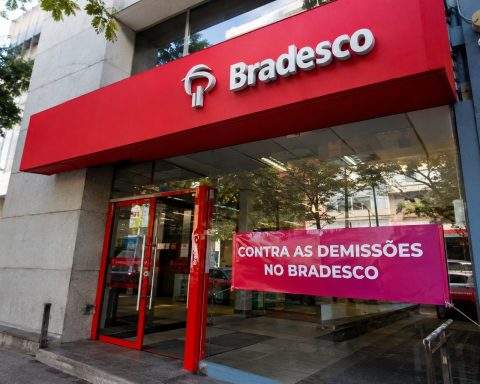 Banco Bradesco (BVMF:BBDC4) shares under rights offering value as provisions weigh on recovery