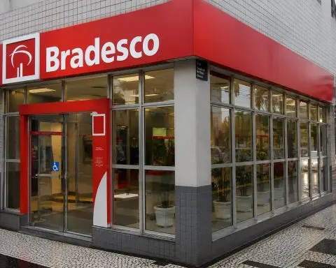 Banco Bradesco S.A. (BVMF:BBDC4) shares drop under rights issue price amid credit cost pressures