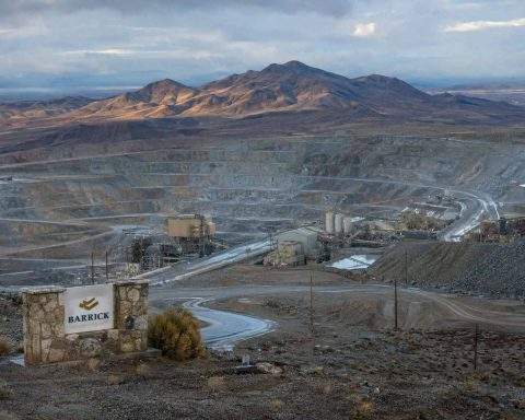 Barrick (NYSE:B) Slides 5% as Cost Miss Overshadows $1.95 Billion Nevada Deal
