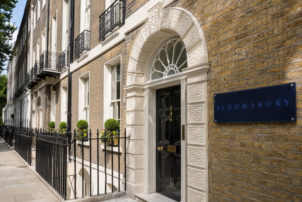Bloomsbury Shares: Upcoming ACOTAR Releases Aim for 11% Profit Rise, Timed Over 77 Days