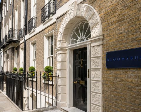 Bloomsbury Shares: Upcoming ACOTAR Releases Aim for 11% Profit Rise, Timed Over 77 Days