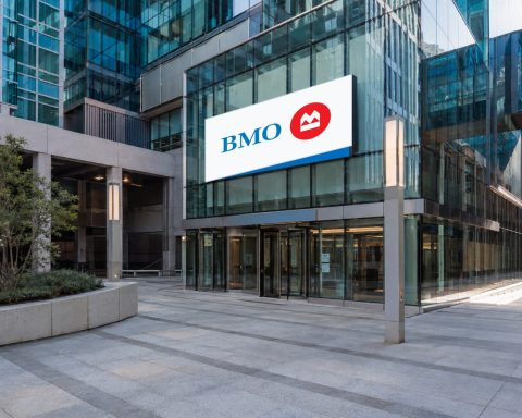 BMO Stock Falls 3.5% Before Earnings as Analyst Target Leaves Just 0.6% Upside