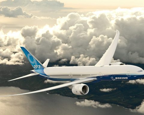 Boeing 777-9 Approval Hinges on October Labor Review; Over 620 777X Orders Pending