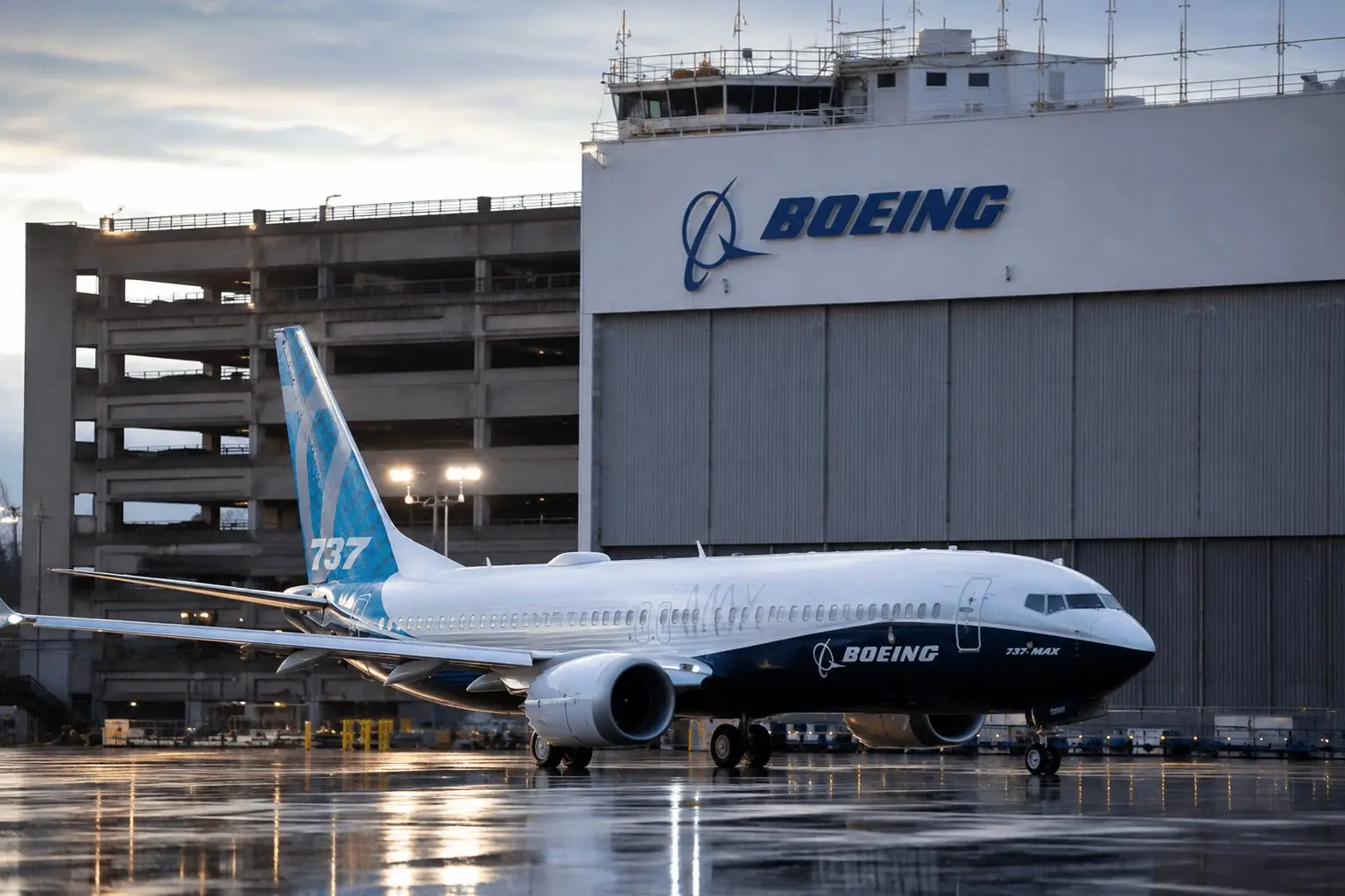 Boeing (NYSE:BA) Investors Unfazed by FAA 737 MAX Crack Inspections; Cash Flow Remains Key Focus