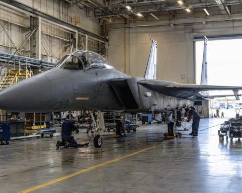 Boeing Stock Gains 0.3% as $131 Billion F-15 Ceiling Starts With $344,000