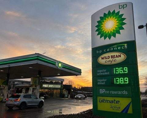 BP (LON:BP) North Sea deal may account for 10%-13% of disposal target ahead of Q2 report