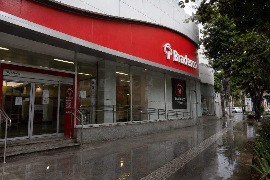 Bradesco (NYSE:BBD): R$10 Billion Capital Increase Presents About R$400 Million Quarterly Profit Challenge