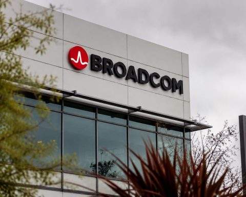 Broadcom Inc. (NASDAQ:AVGO) Shares Rise 7% as $128 Billion AI Deals Spotlight Funding Concerns