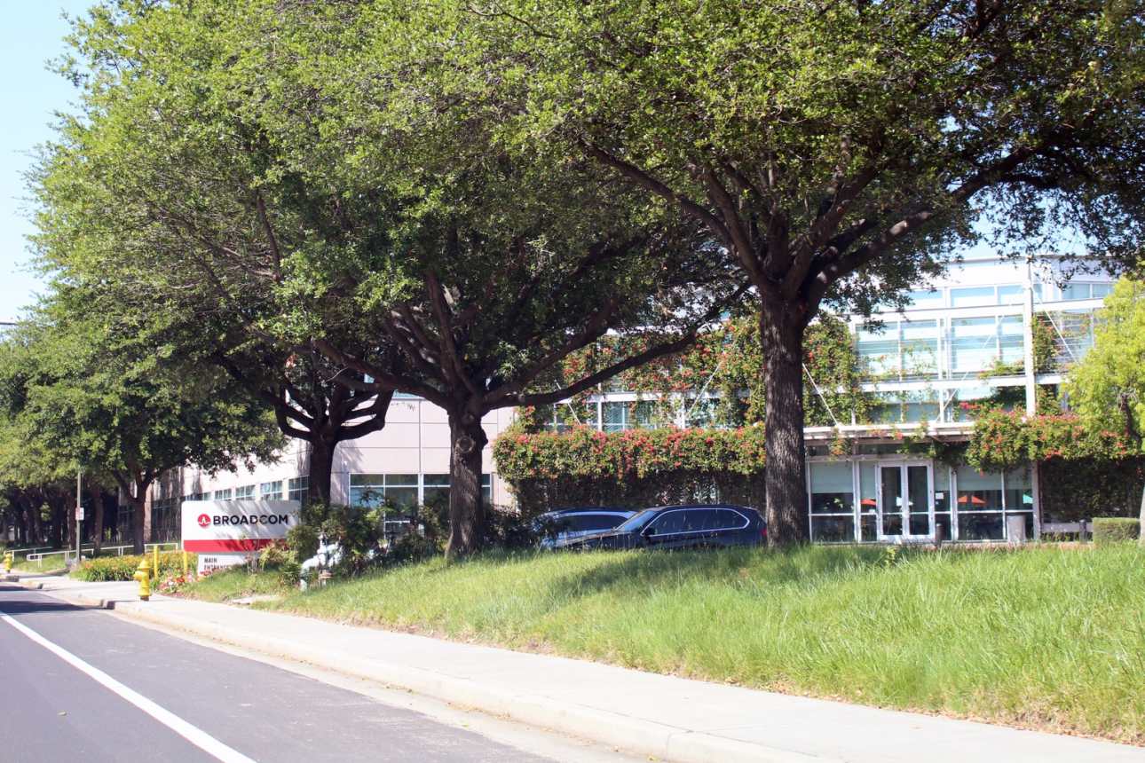 Broadcom Shares Rise 0.8% With $16 Billion AI Investment Under Scrutiny Ahead of Earnings Release Broadcom Shares Rise 0.8% With $16 Billion AI Investment Under Scrutiny Ahead of Earnings Release