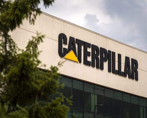Caterpillar (NYSE:CAT) Shares Surge 7.5% with Construction Segment Driving Q2 Expansion
