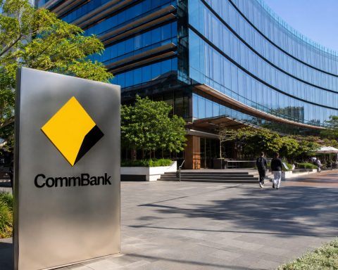 CBA CEO’s A$8.4 Million Share Sale Puts a Bigger Valuation Gap in Focus