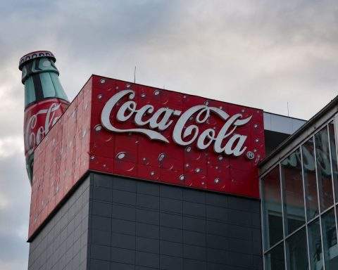 Coca-Cola (NYSE:KO) Shares Climb 6.5% on Volume Growth, Lifting Expectations for H2