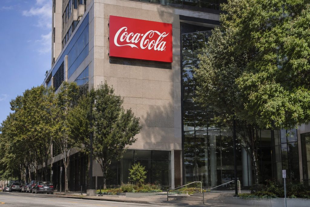 Coca-Cola Shares Increase 0.7% with 35% Margin Suggesting 7% Average Upside