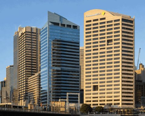 Commonwealth Bank (ASX:CBA) Drops After Card-Fee Changes Prompt Scrutiny of Rewards Profitability