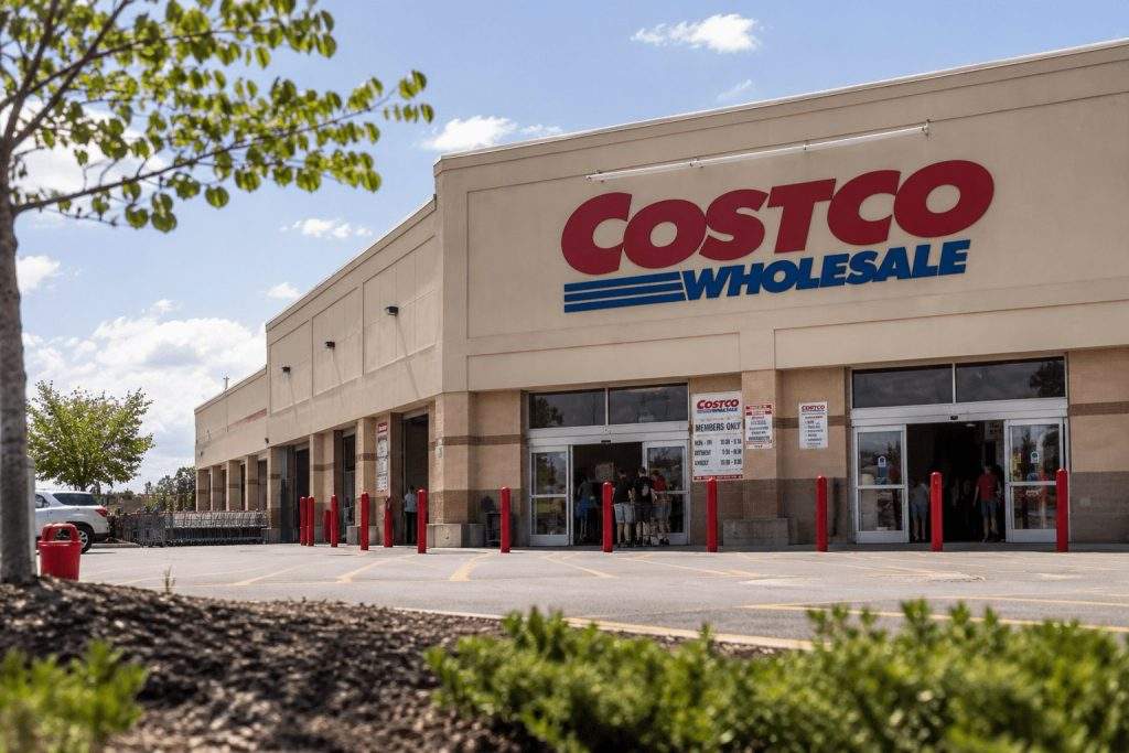 Costco Wholesale (NASDAQ:COST) Maintains Robust Sales as Wall Street’s $1,090 Price Target Relies on Further Multiple Expansion Costco Wholesale (NASDAQ:COST) Maintains Robust Sales as Wall Street’s $1,090 Price Target Relies on Further Multiple Expansion